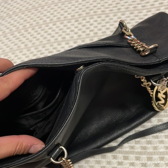 🎉HP🎉 Michael Kors Pebbled Leather Black Tote - Picture 9 of 16